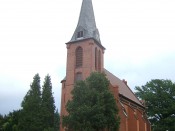 St.-Johannes-Kirche in Groß Escherde aus westlicher Ansicht.